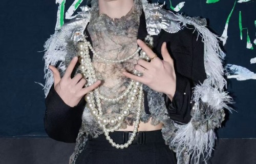 张泽禹绿发黑发造型照曝光