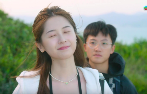 TVB“最佳女新人”再次出圈，甜美外形引发讨论，被指神似陈自瑶