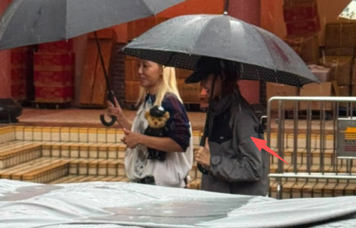 LISA低调现身香港！冒雨再访车公庙，时隔半年两度到访入乡随俗