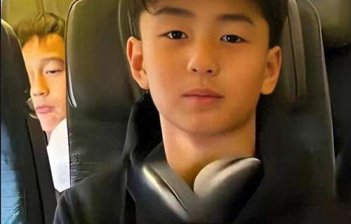 谢霆锋小儿子15岁近照曝光！身高183帅到犯规，网友：这基因绝了