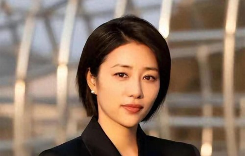 她是上海人民的骄傲，嫁大12岁恩师为妻，如今丈夫已是北影院长