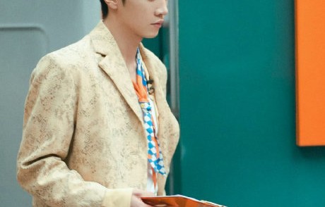 陈哲远一声令下全员蹲下，这才是真队长