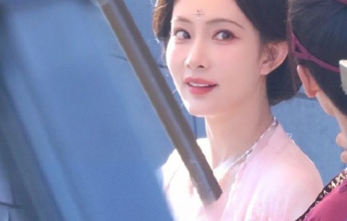 孟子义绝美肩背惊艳全网，网友直呼申遗！