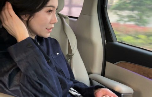 温峥嵘退出《乘风2026》后，最新的工作和行程是什么？