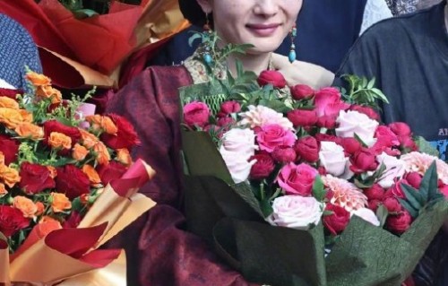 杨幂《江山大同》杀青，白发太后造型震撼网友