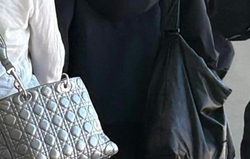 也太好了吧！小S带一家人上海散心被偶遇，亲昵合影还透露现状