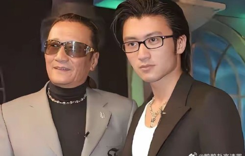 谢贤认知障碍从何时开始出现具体症状？