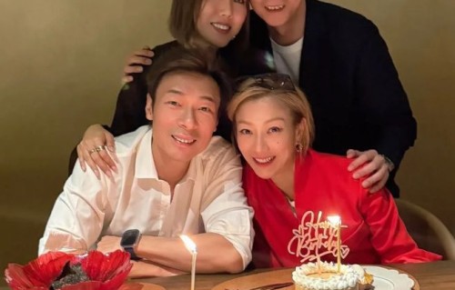 郑秀文提前庆贺生日：与许志安靠在一起合照，与好友相聚很开心|演唱会|粉丝|绅士|原创|庆生