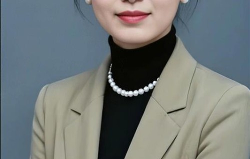 张京造型的破圈，精准踩中了当下社会审美疲劳后的价值回归