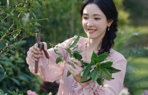 吴倩女儿言一长得像妈妈吗？