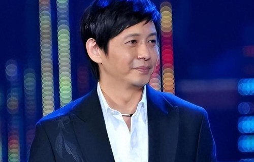 他和董卿同居五年，娶小20岁嫩妻躺平大理，62岁成人生赢家