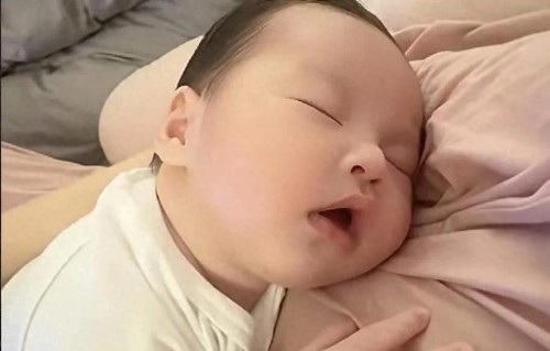 汪小菲岳母没苦硬吃！小杨阿姨出门买菜她紧跟其后 马筱梅心疼坏了