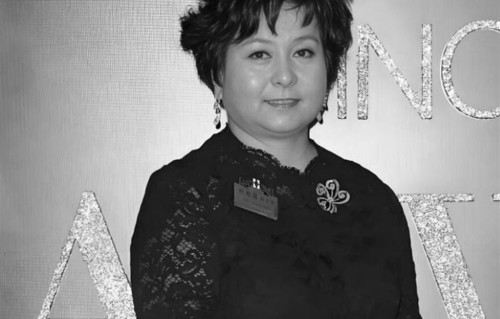 赌王女儿何超蕸去世，享年60岁！和63岁的姐姐何超琼长得很像！