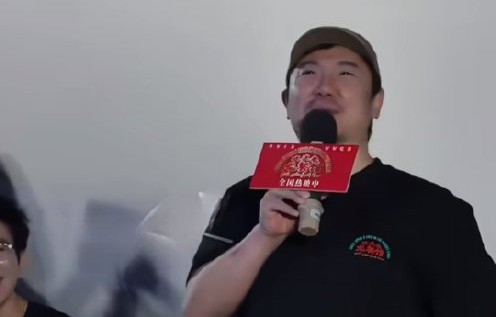 贾冰如何回应沈腾关于饭局风波的调侃？