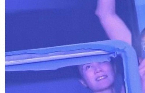 复合12年不领证不同居，王菲穿白T低调捧场，我却看哭了