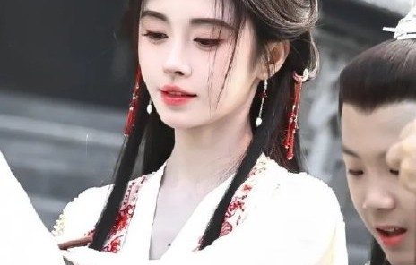 《月鳞绮纪》主演鞠婧祎与丝芭传媒的合约纠纷具体细节是什么？