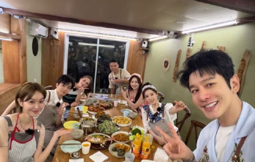 《中餐厅10》官宣！王俊凯时隔六年回归任COO，昆凌加盟周杰伦疑探班