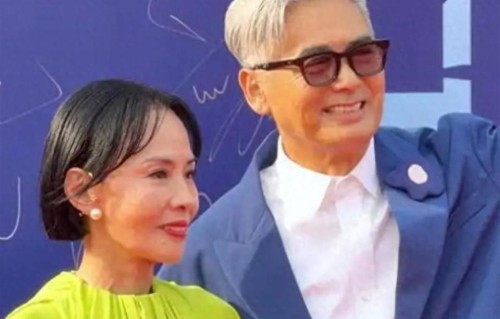 周润发陈荟莲亮相首映！结婚 40 年无子女，最动人的爱情刷屏
