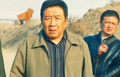 全程瞪眼原形毕露，演技被丁勇岱吊打，这位演员不红是有原因的