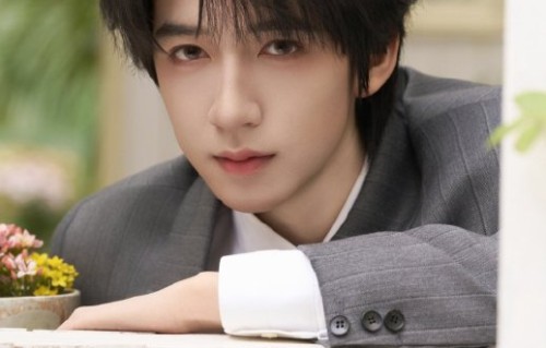 贺峻霖探访北影节幕后筹备时，都看到了哪些准备工作？