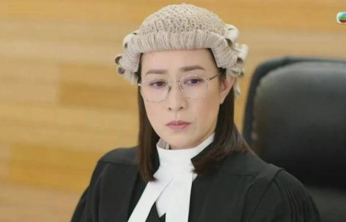 TVB视后片场教新人演哭戏，后辈法庭戏爆发获赞，角色出圈