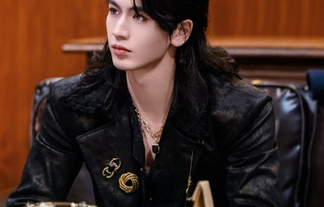 方妖金系列中张凌赫饰演的角色是否延续了阴郁风格？