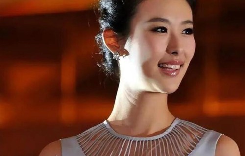第一车模已回国，这是要复出吗？我们拭目以待！