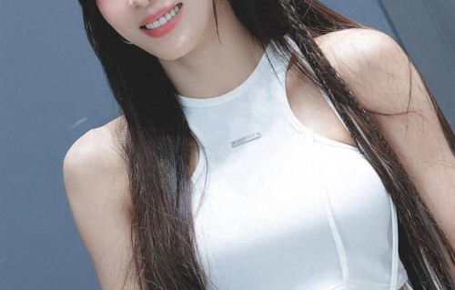 河智苑活出了大人最舒服的状态：超辣重登舞台、下班就躺着喝酒