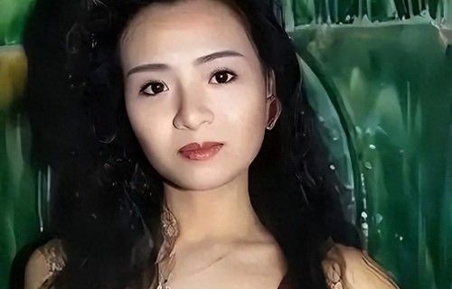 她被称为“香港第1波霸”，与男友同居26年，没想到如今竟成这样 