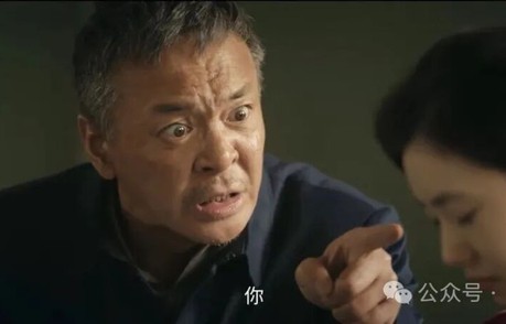 《主角》忆秦娥爽快应下为龚丽丽充当替身,所有人都以为她天性和善没心眼,实则她在用舅舅胡三元教她的办法化解难题|舞台|师父|剧团|稻草人
