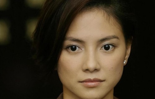 她嫁给大10岁导演，老公出轨后依然生下双胞胎，如今活出自己光彩