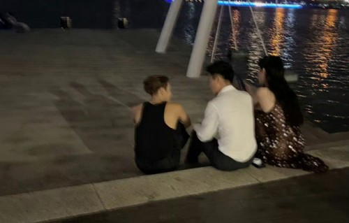 网友们如何评价王嘉尔在好友婚礼上的表现和态度？|何猷君|奚梦瑶|巡演|友情|求婚