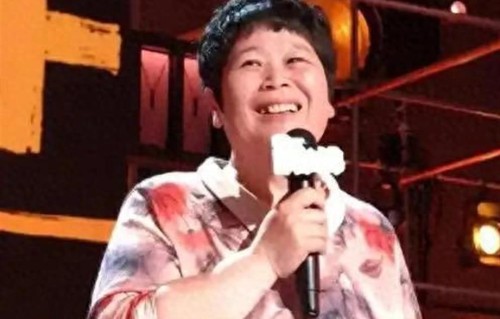 从舞台 C 位到停演反省，房主任只用了一句话，给所有人上了一课