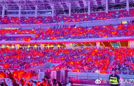 张凌赫红海刷屏：蓄力已久的双向奔赴