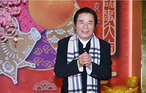 和6个老婆共处一室，每月每人发7万零花钱，71岁还娶美娇妻？ 