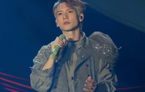 香港知名男星曝同性恋情，和富二代男友游泰国，两人都是高颜值