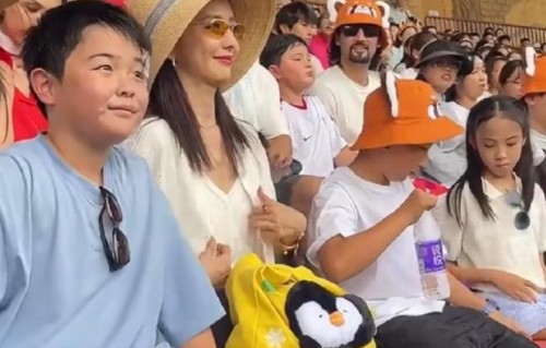 全网笑疯！佟丽娅这婚等于白离？每天对着“缩小版陈思诚”