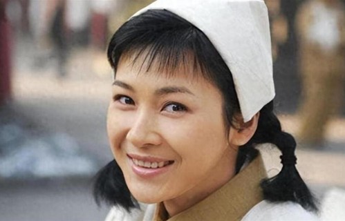 为了嫁50亿富豪，狠心抛弃同居5年的周一围，现在她却活成了笑话