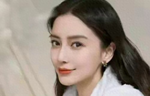 37岁杨颖贵州活动照曝光！面相变了脸肿嘴歪眼没光，颜值大不如前 