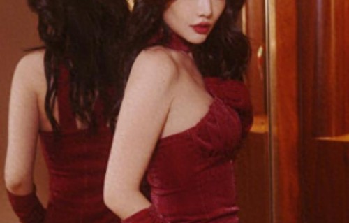 恭喜！香港第一深情男星与美胸女星完婚，女方肚子隆起，疑已怀孕 