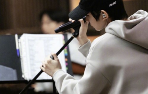 王源跨年彩排曝新动态！粉丝猜歌嗨翻评论区|跨年演唱会|顺序|歌单|区里|歌曲