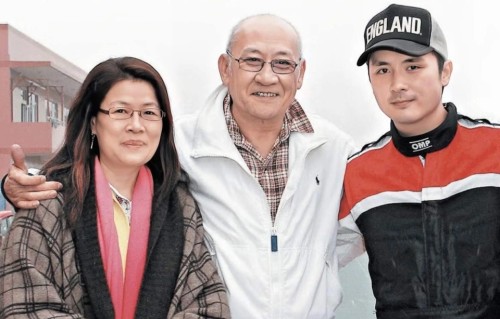 81岁老戏骨李家鼎：和长子断绝关系，与相恋20年女友分手