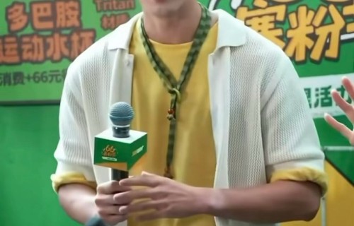 吴磊北京线下活动骑自行车出行