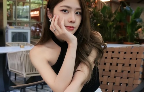 TVB女星与视帝传父女恋后，再被百亿富商邀拍片！怒怼网民乱贴标签
