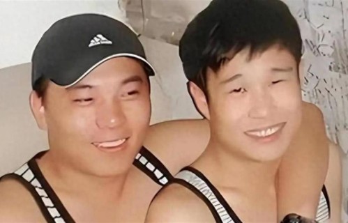 同妈不同命！他是小沈阳亲哥，却在农村照顾父母，是43万粉丝网红