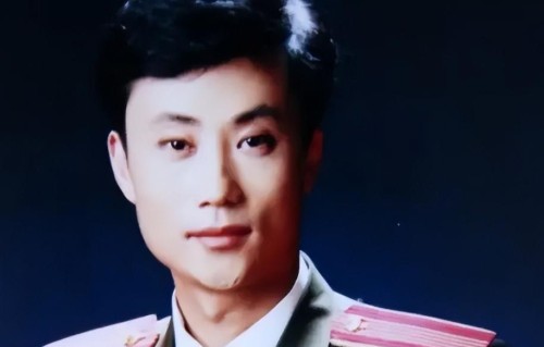 与前妻离婚另娶，二婚媳妇却成病秧子，如今54岁耿文华后悔了吗？