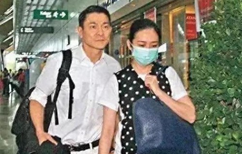 刘德华妻子逛超市被偶遇，温馨一幕引发网友热议！
