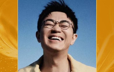 大鹏获得百花奖最佳导演奖的影片《长安的荔枝》讲了什么故事？