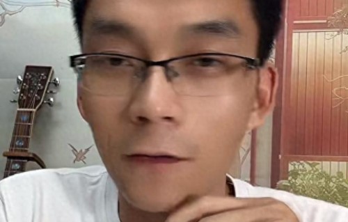 16次参加高考的唐尚珺，36岁已是大二学弟，如今靠直播补贴生活费 