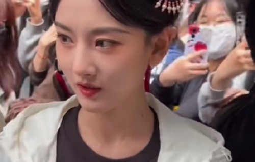 宋祖儿收到的‘老鼠干’玩偶具体是什么样子的？|宋祖儿自黑|明星搞笑日常|娱乐圈趣闻|粉丝|骨架